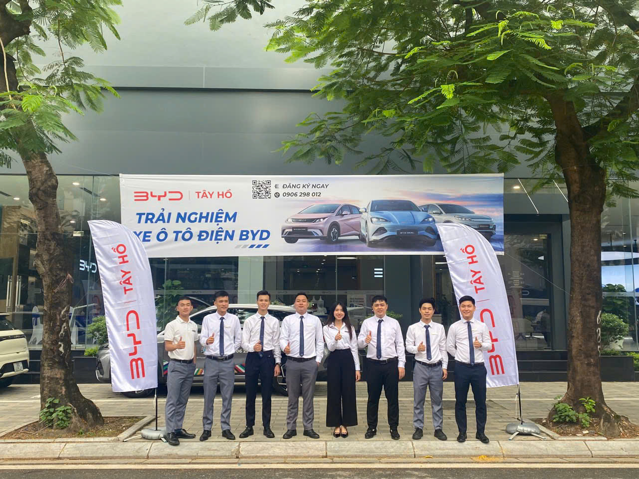 Đội ngũ nhân viên kinh doanh tại BYD Tây Hồ