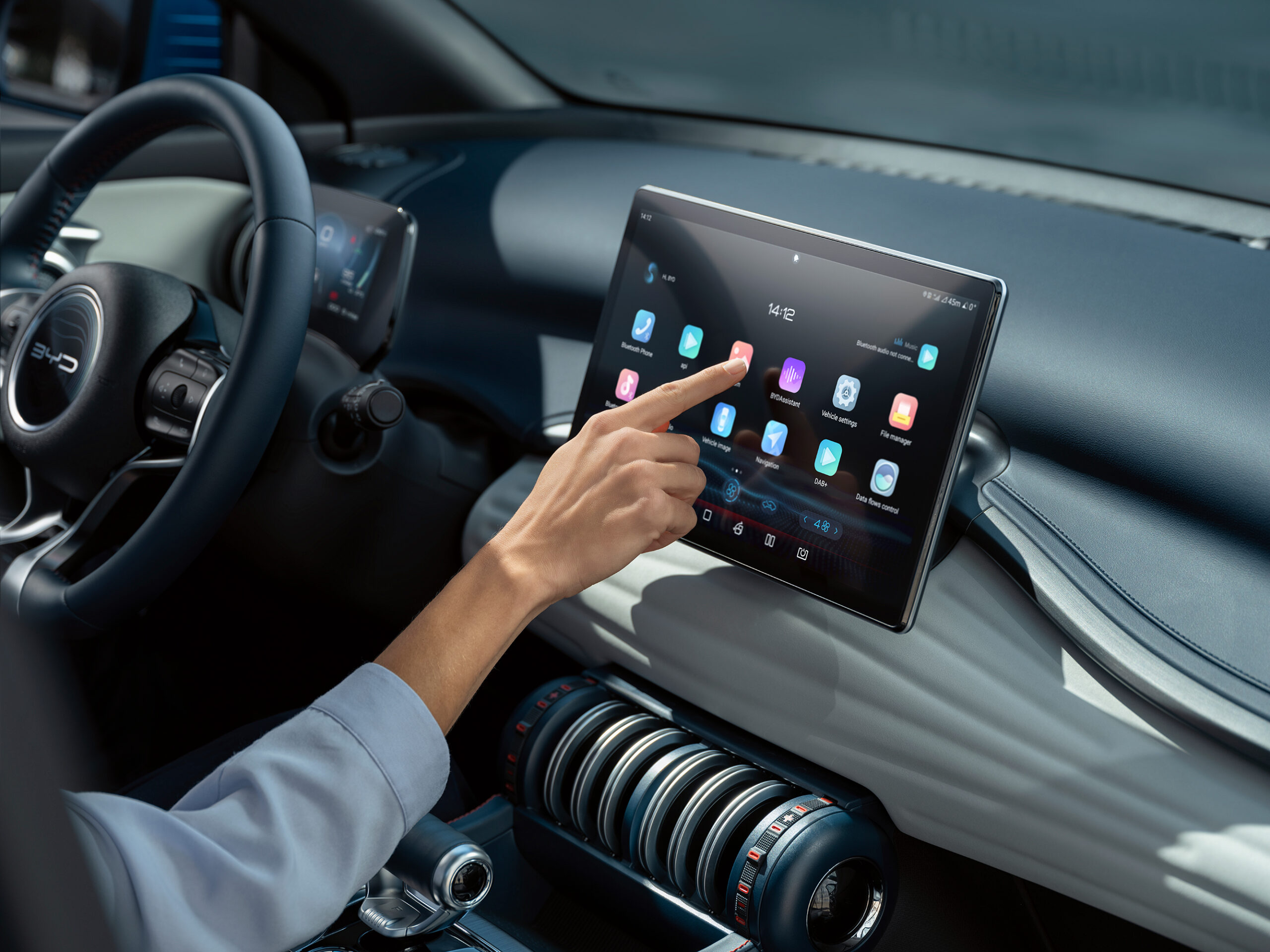 ĐIỀU CHỈNH MỌI CÔNG NGHỆ VỚI MÀN HÌNH CẢM ỨNG XE BYD