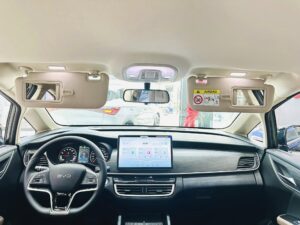 Màn hình lớn xoay 360 độ của BYD M6