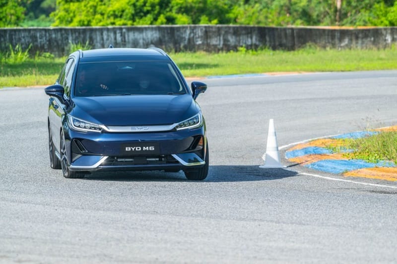 BYD M6 trang bị đầy đủ công nghệ lái thông minh