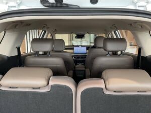 Khoang cabin rộng rãi khi lật hàng ghế T3 xuống