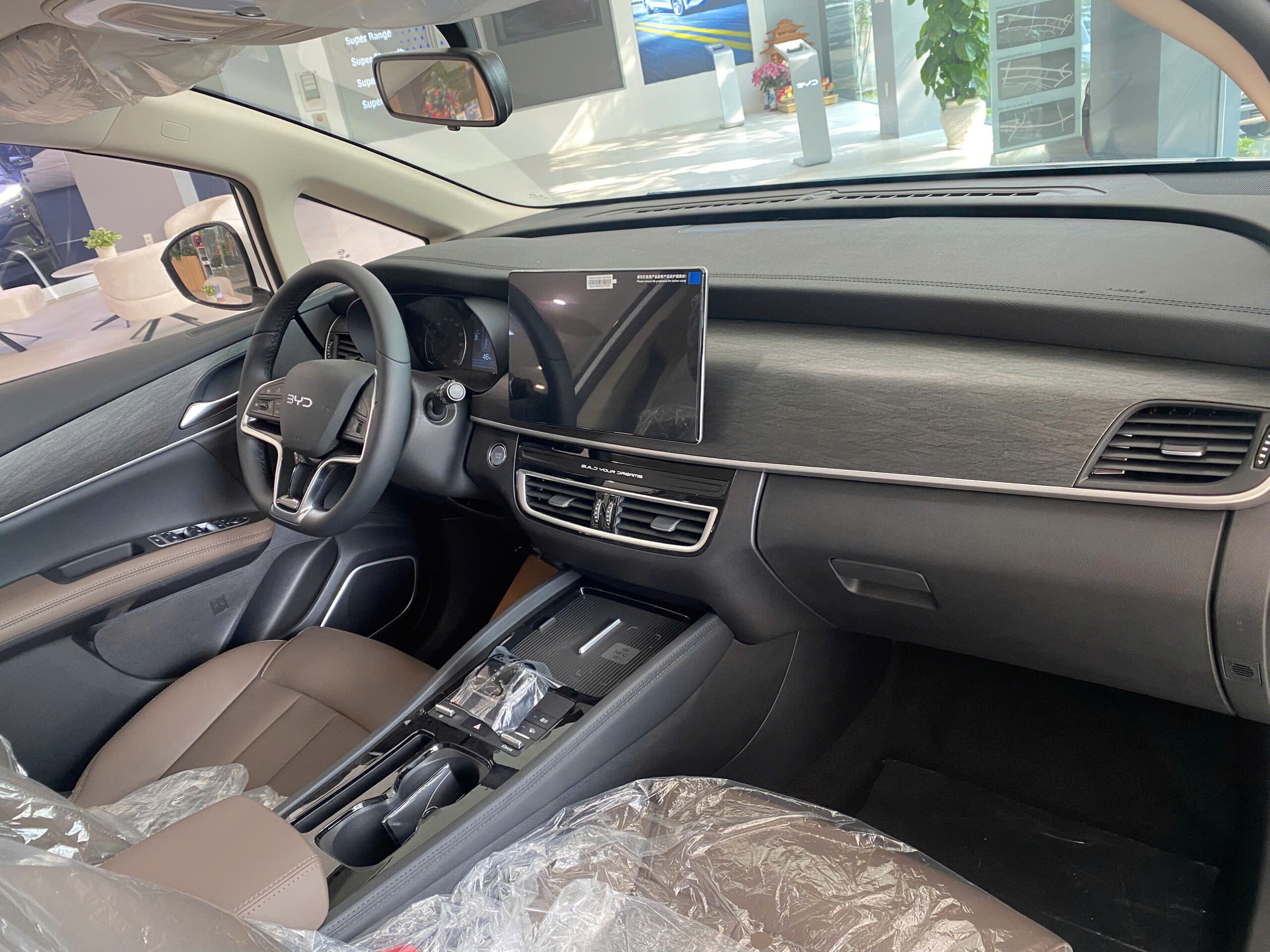 Thiết kế tinh tế, sang trọng của BYD M6