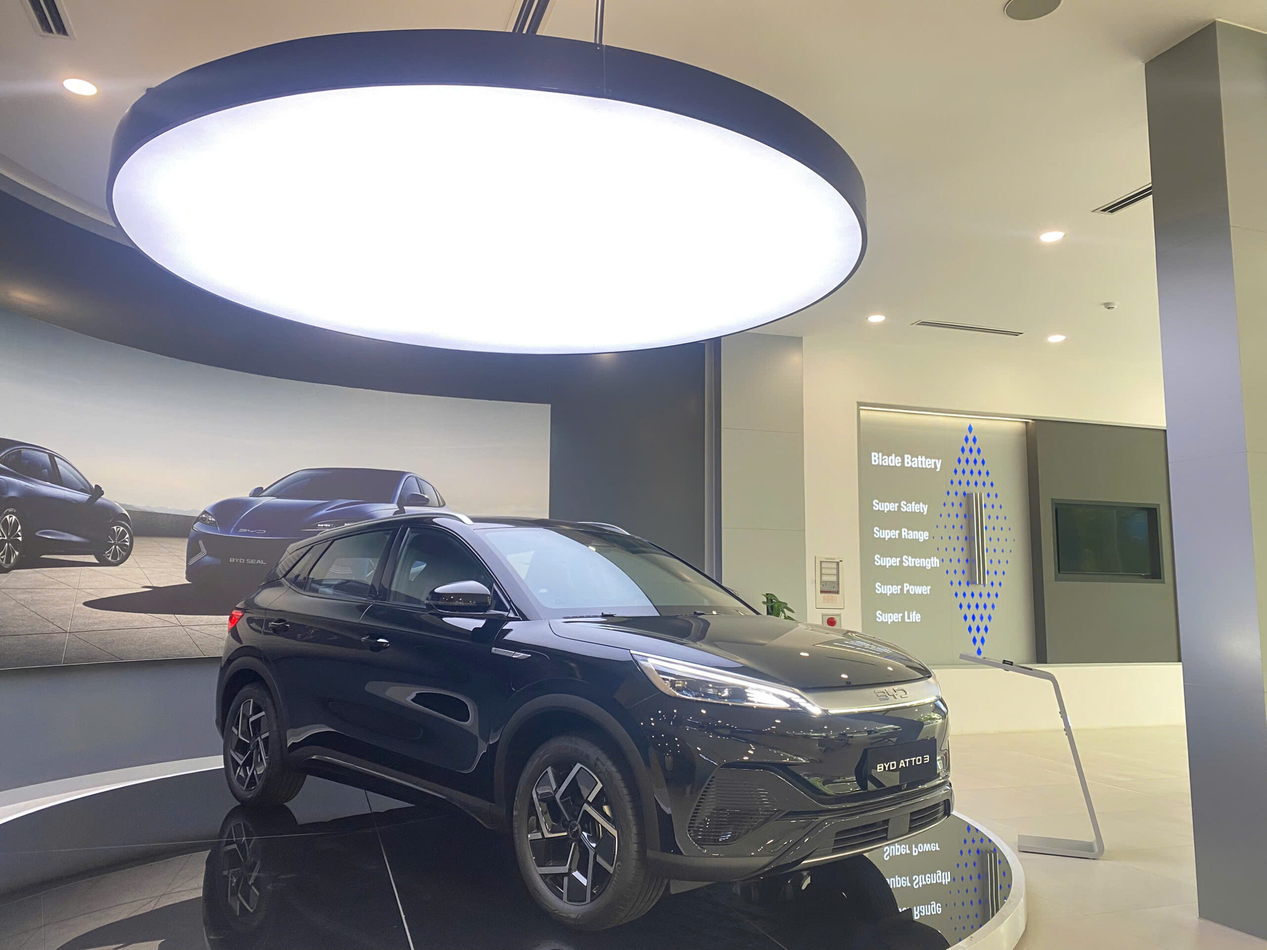 BYD ATTO 3 MÀU ĐEN SẴN XE TẠI BYD TÂY HỒ